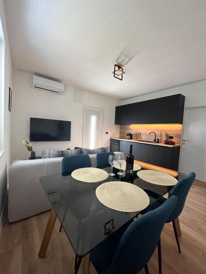 Apartment Tina Zara Esterno foto